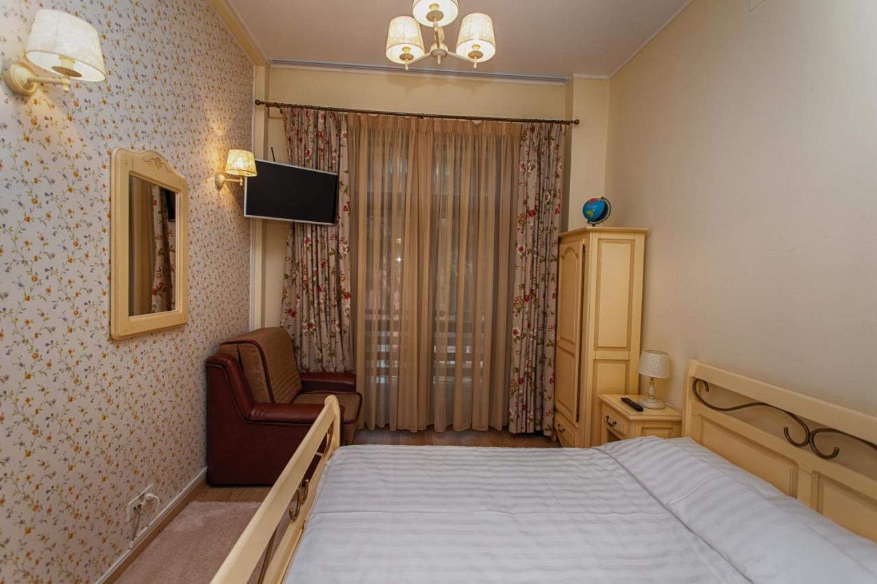 Vila Imperial Bed and Breakfast Sinaia Exteriör bild